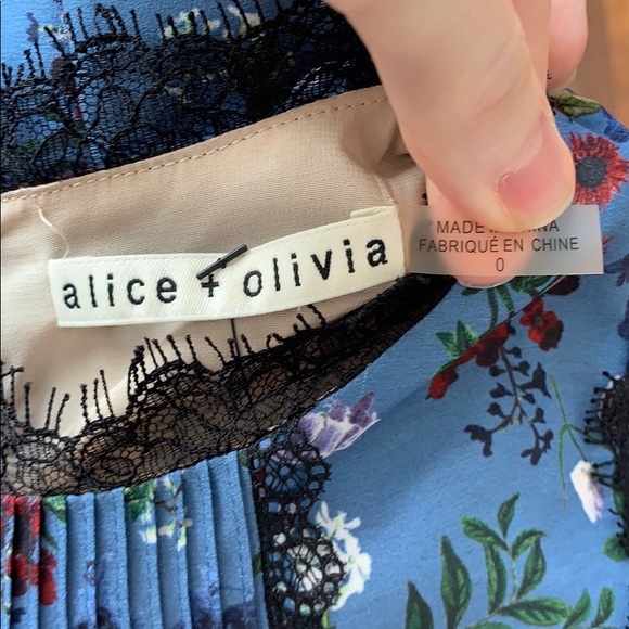 Alice + Olivia “Gatz” cold shoulder dress 0 - Picture 6 of 7